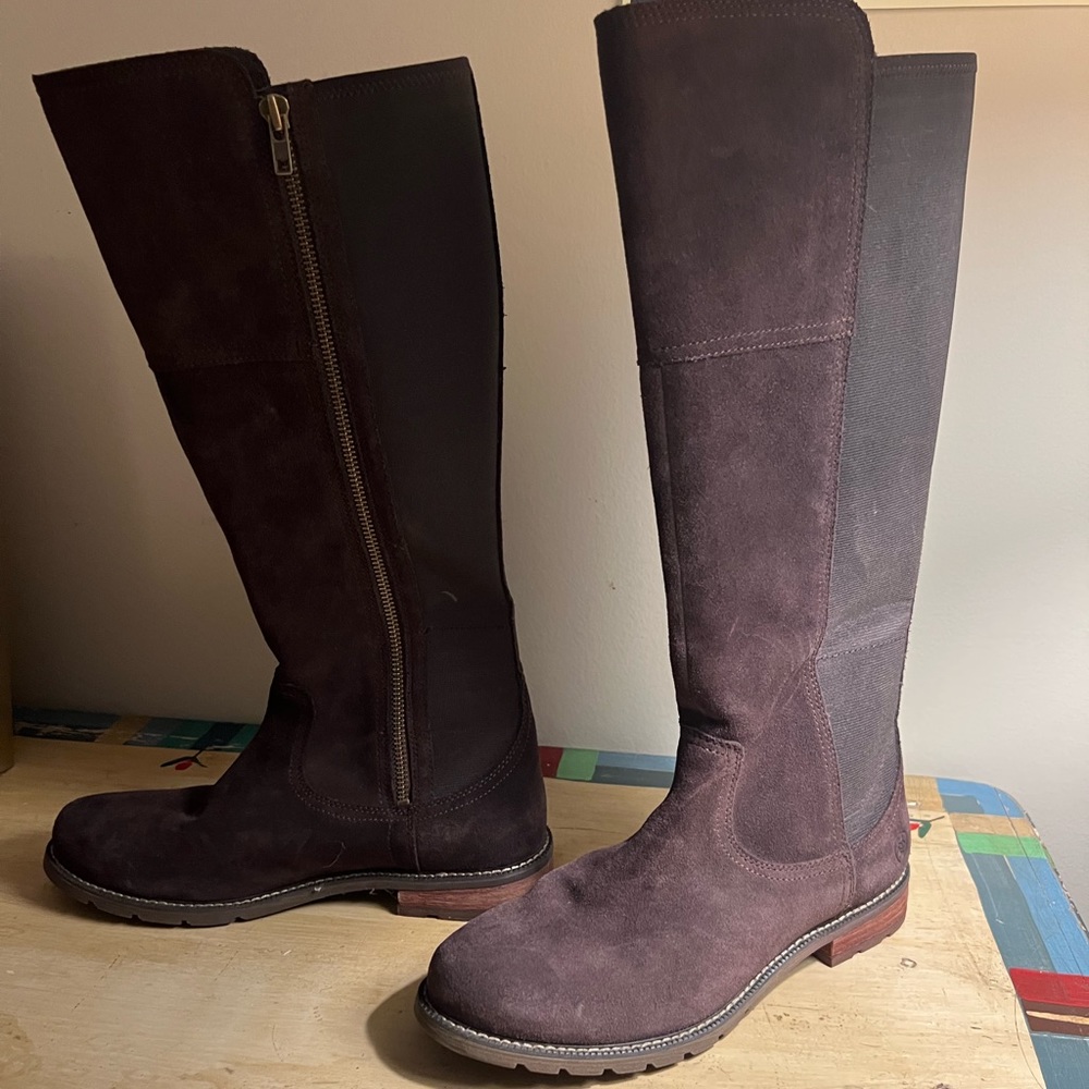 ARIAT women’s boot. 100% leather. Rubber sole, waterproof, chocolate, size 11